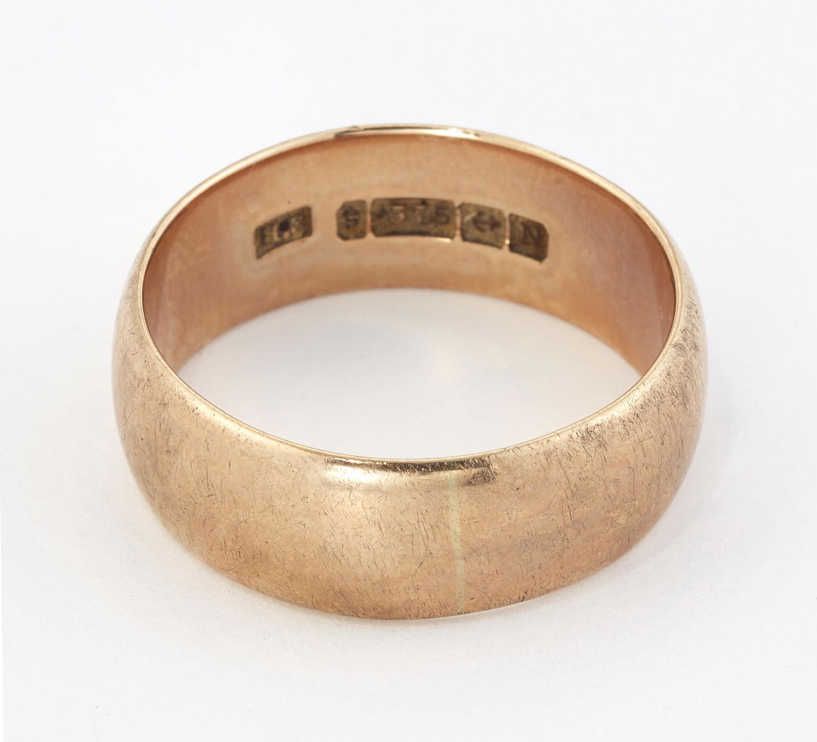 A 9CT GOLD BAND RING, hallmarked Birmingham 1937, ring (1 of 1)
