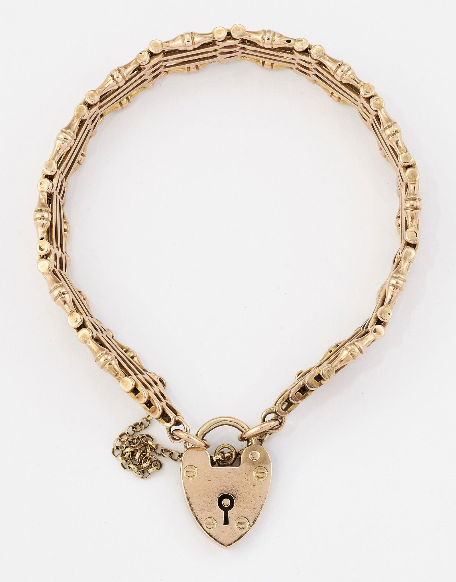 A FANCY GATE LINK BRACELET, of three plain bar links (1 of 1)