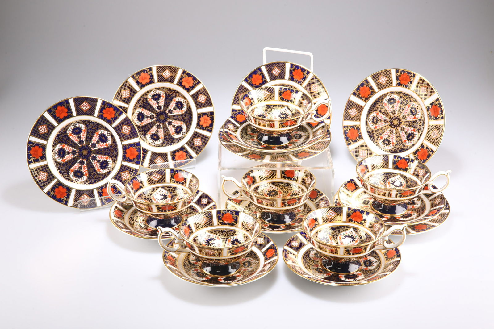 A SET OF ROYAL CROWN DERBY IMARI TEACUPS, SAUCERS AND (1 of 1)
