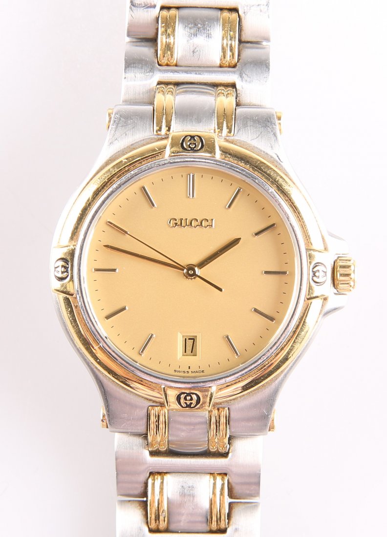 A GENTLEMAN'S GUCCI BRACELET WATCH, circular champagne (1 of 3)