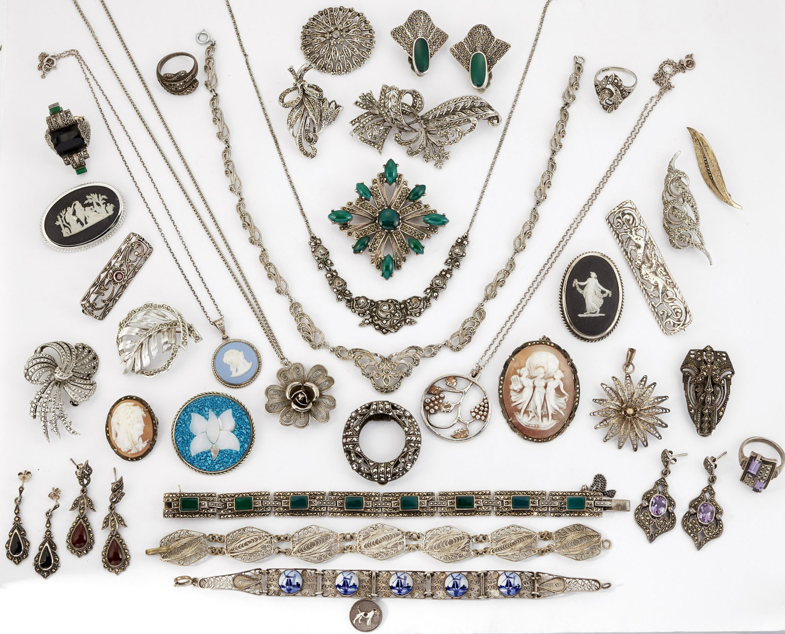 A QUANTITY OF SILVER MARCASITE, FILIGREE AND OTHER: A QUANTITY OF SILVER MARCASITE, FILIGREE AND OTHER JEWELLERY, including: TWO WEDGWOOD BROOCHES AND A WEDGWOOD PENDANT ON CHAIN; A DUTCH DELFT AND FILIGREE BRACELET; A SILVER GRAPE VINE PENDANT ON CHA