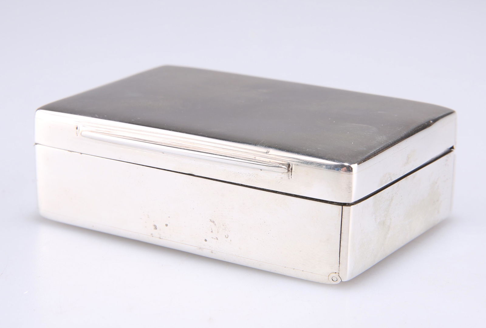 A VICTORIAN SILVER LADY'S COMPACT, by Thomas Johnson I,: A VICTORIAN SILVER LADY'S COMPACT, by Thomas Johnson I, London 1860, plain rectangular, with hinged cover and side opening to reveal a lipstick holder and vesta. 7.5cm wide, 5.2 troy ounces