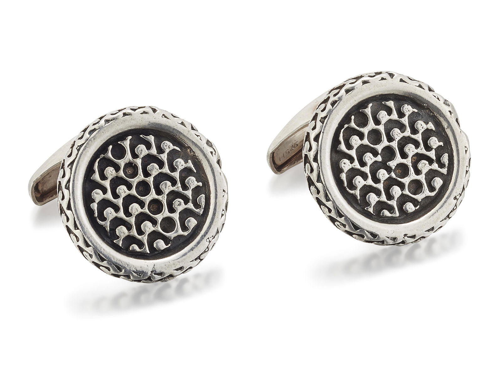 PENTTI SARPANEVA - A PAIR OF FINNISH SILVER CUFFLINKS,: PENTTI SARPANEVA - A PAIR OF FINNISH SILVER CUFFLINKS, designed as circular plaques with lattice decoration, to swivel backs. Signed 'P. Sarpaneva', hallmarked import London 1972, heads 2cm diameter