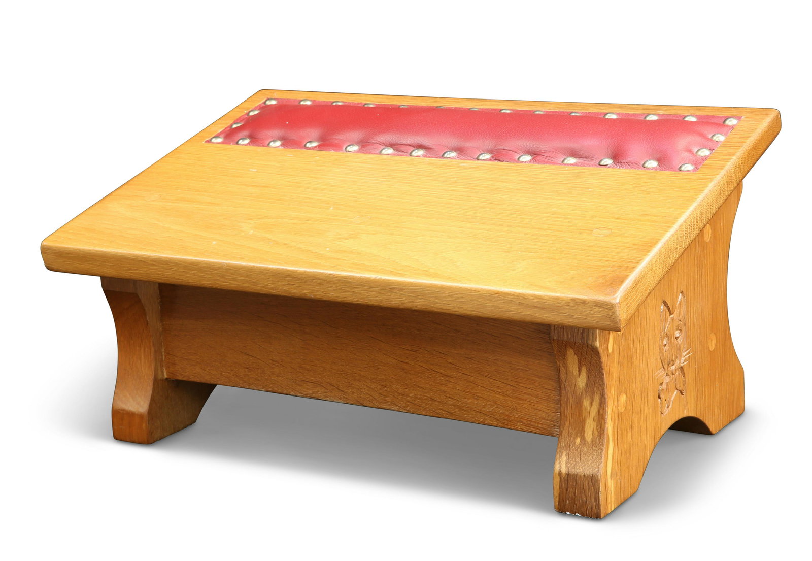 LYNDON HAMMELL, A CAT AND MOUSE MAN ECCLESIASTICAL OAK KNEELER, the sloping top with inset padded re (1 of 1)