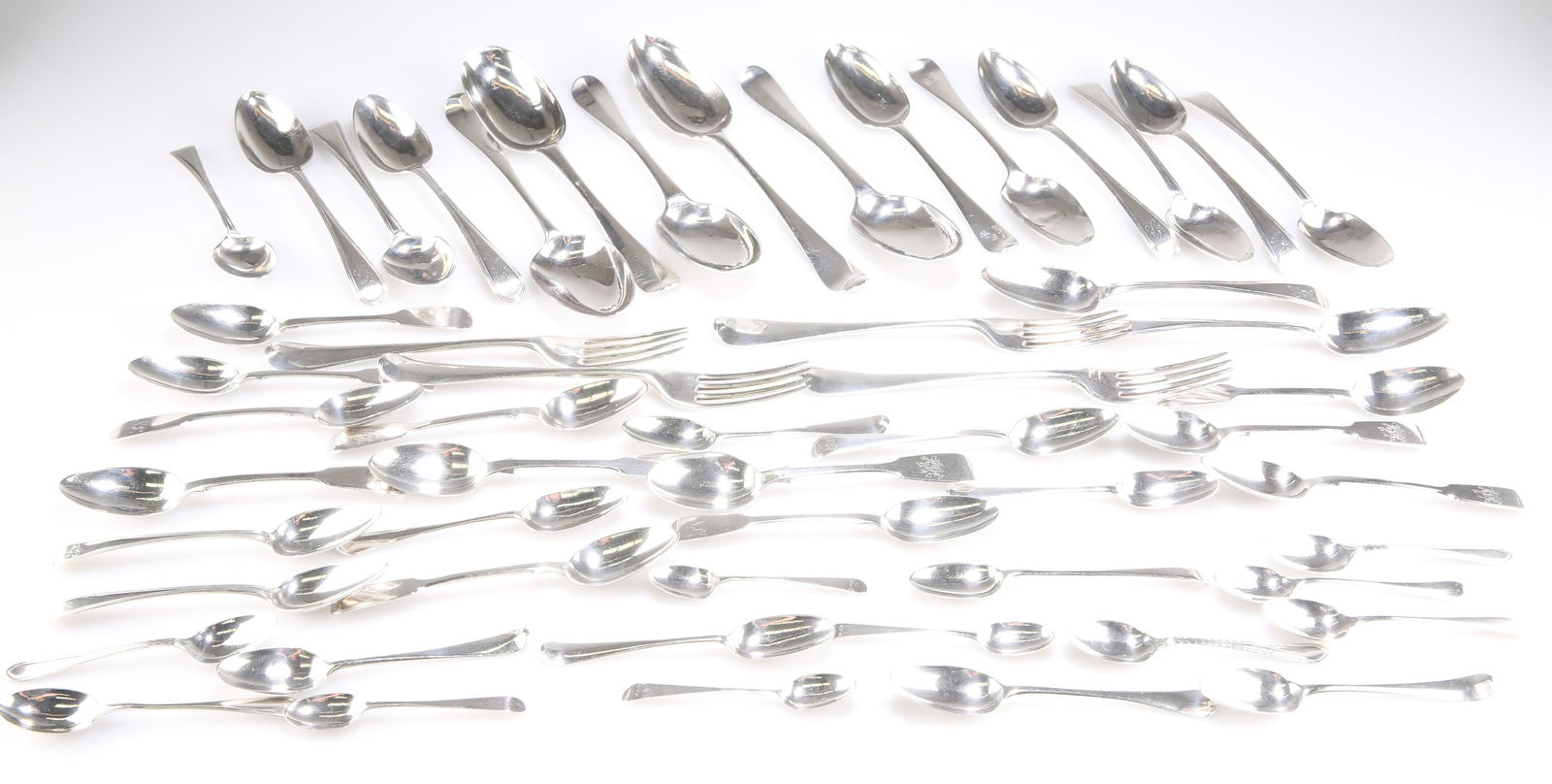 A GROUP OF SILVER FLATWARE (1 of 1)