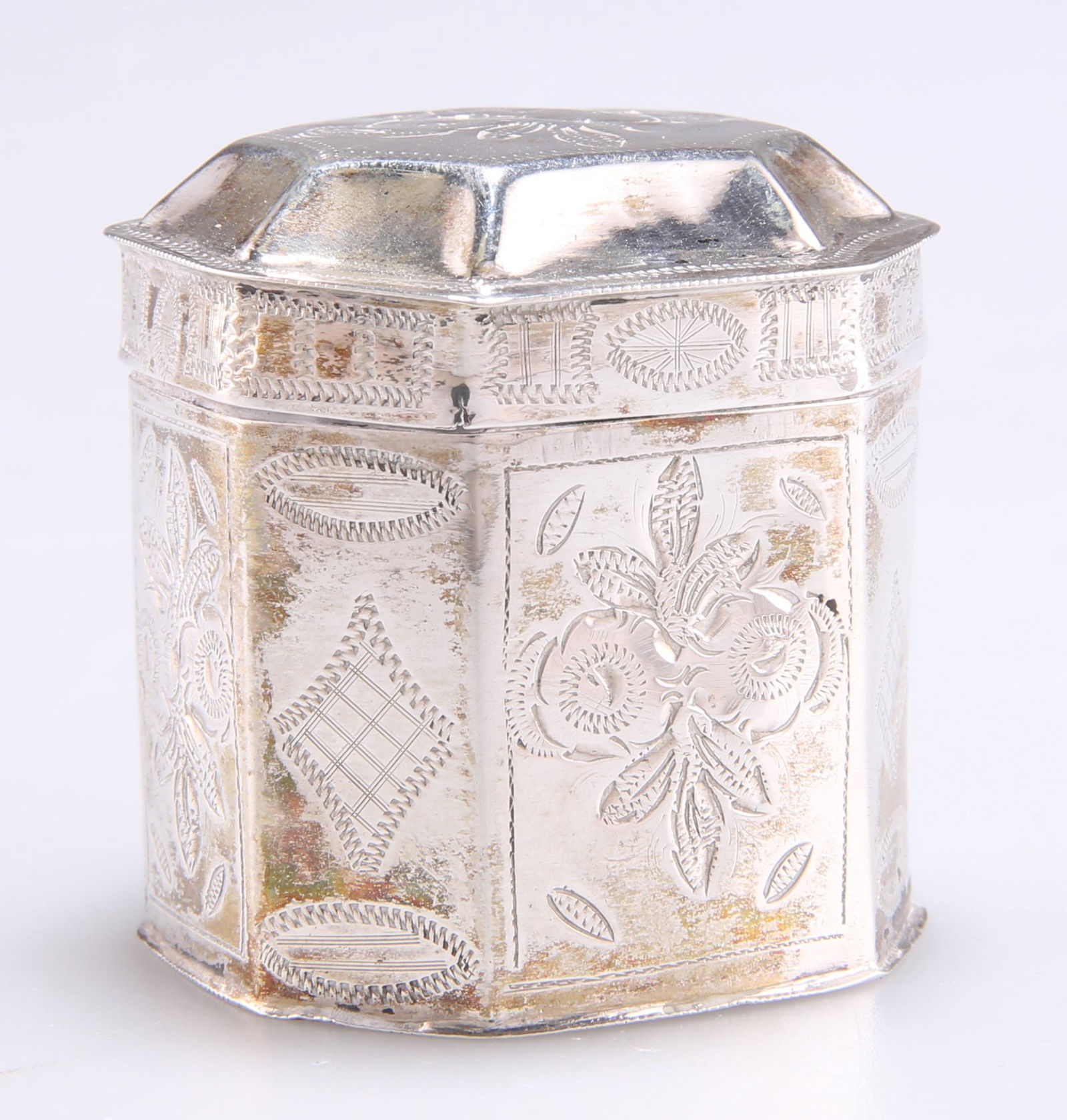 A 19TH CENTURY DUTCH SILVER SMALL BOX (1 of 2)