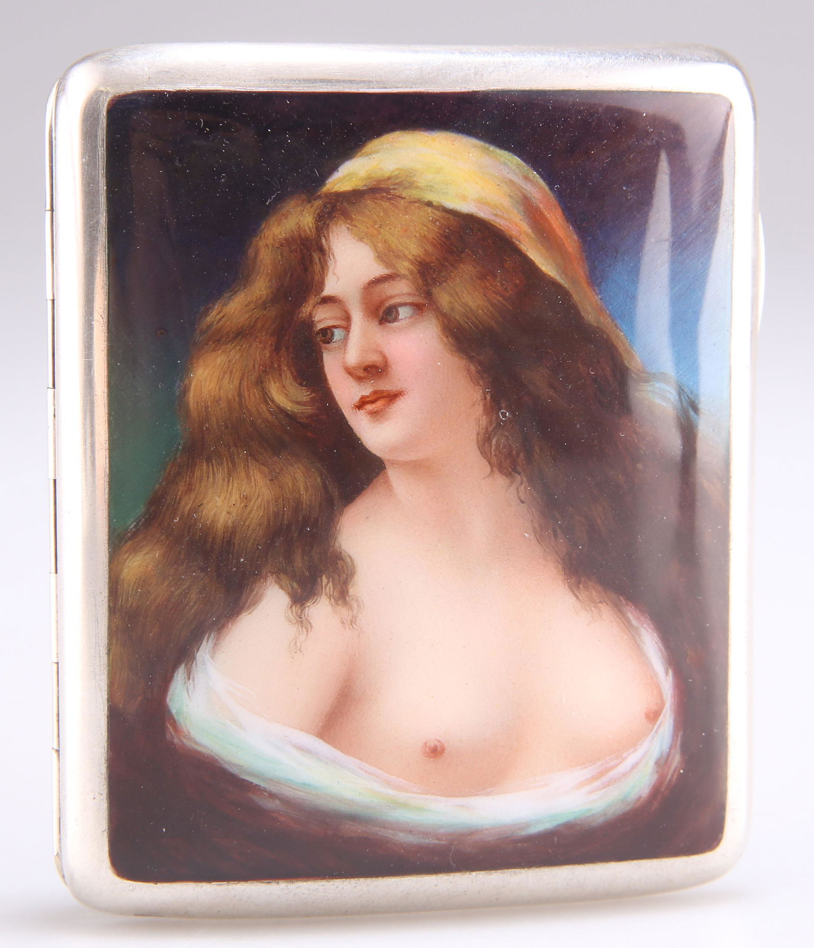 A CONTINENTAL SILVER AND ENAMEL CIGARETTE CASE (1 of 2)