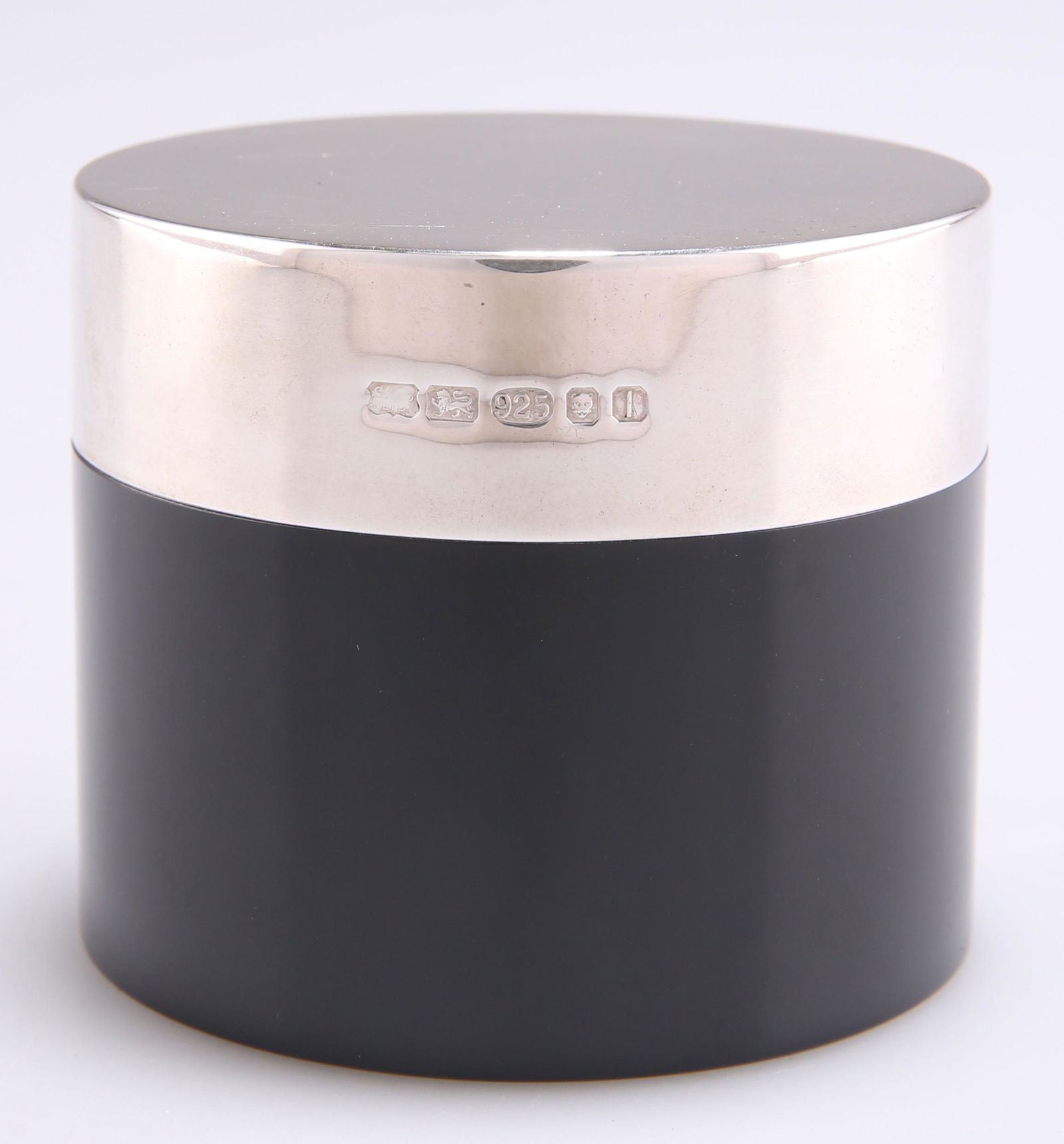 AN ELIZABETH II SILVER-TOPPED JAR (1 of 1)