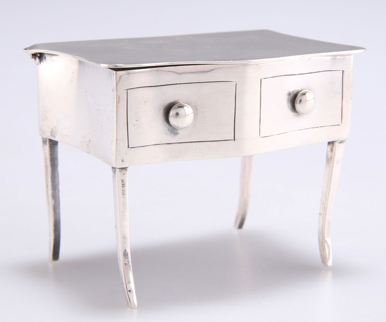 A GEORGE V SILVER NOVELTY RING BOX (1 of 2)