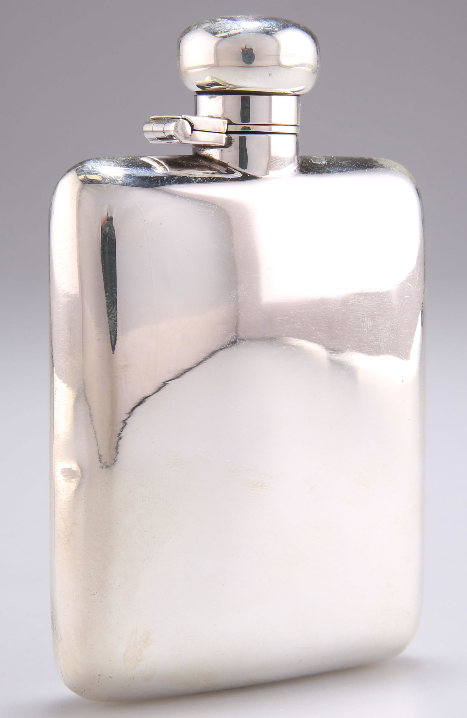 A GEORGE V SILVER HIP-FLASK (1 of 2)