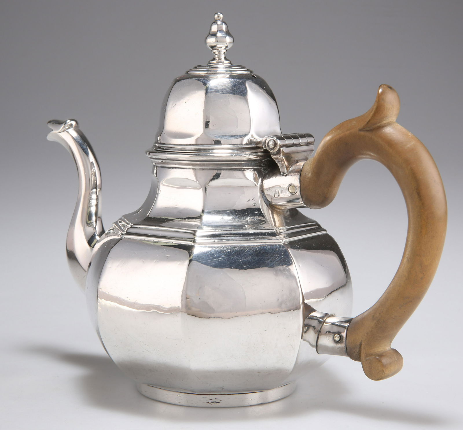 A VICTORIAN BRITANNIA STANDARD SILVER TEAPOT: A VICTORIAN BRITANNIA STANDARD SILVER TEAPOT, by George Fox, London 1881, octagonal with high domed cover. 15cm high, 16.4 troy ounces