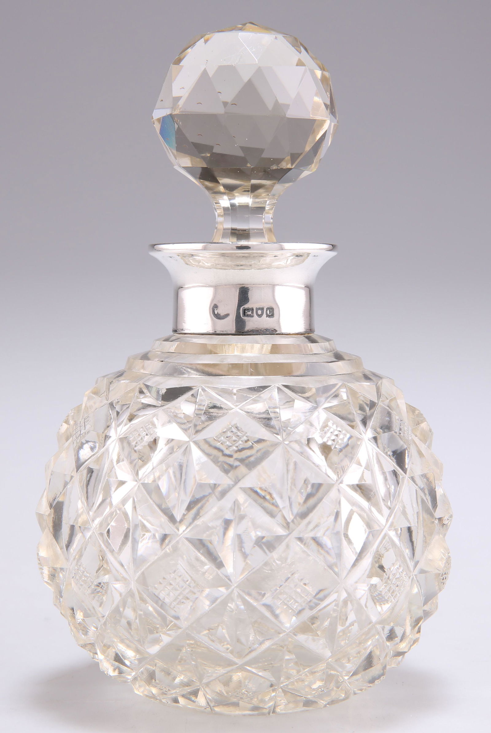 A LATE VICTORIAN SILVER-COLLARED CUT-GLASS SCENT BOTTLE (1 of 1)