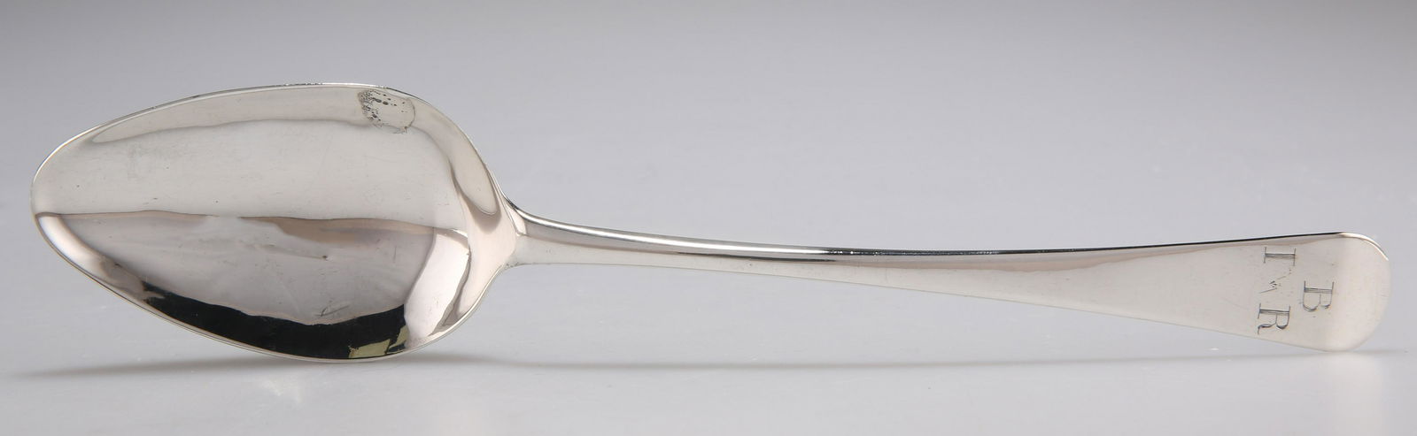 A GEORGE III SILVER TABLESPOON (1 of 1)