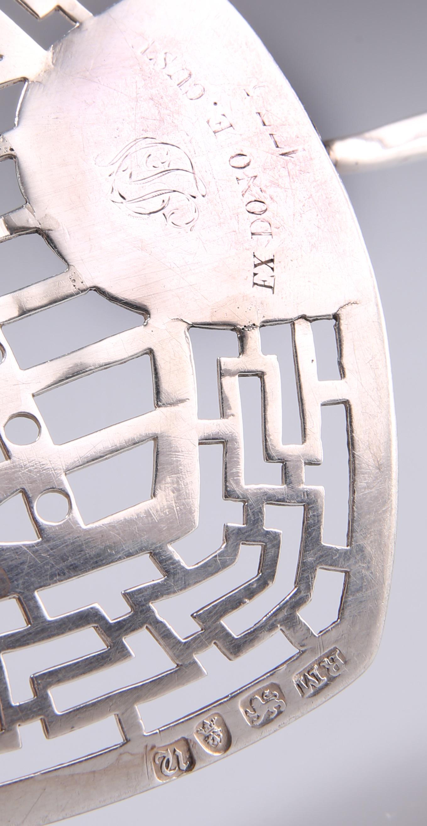 A GEORGE III SILVER FISH SLICE (1 of 1)