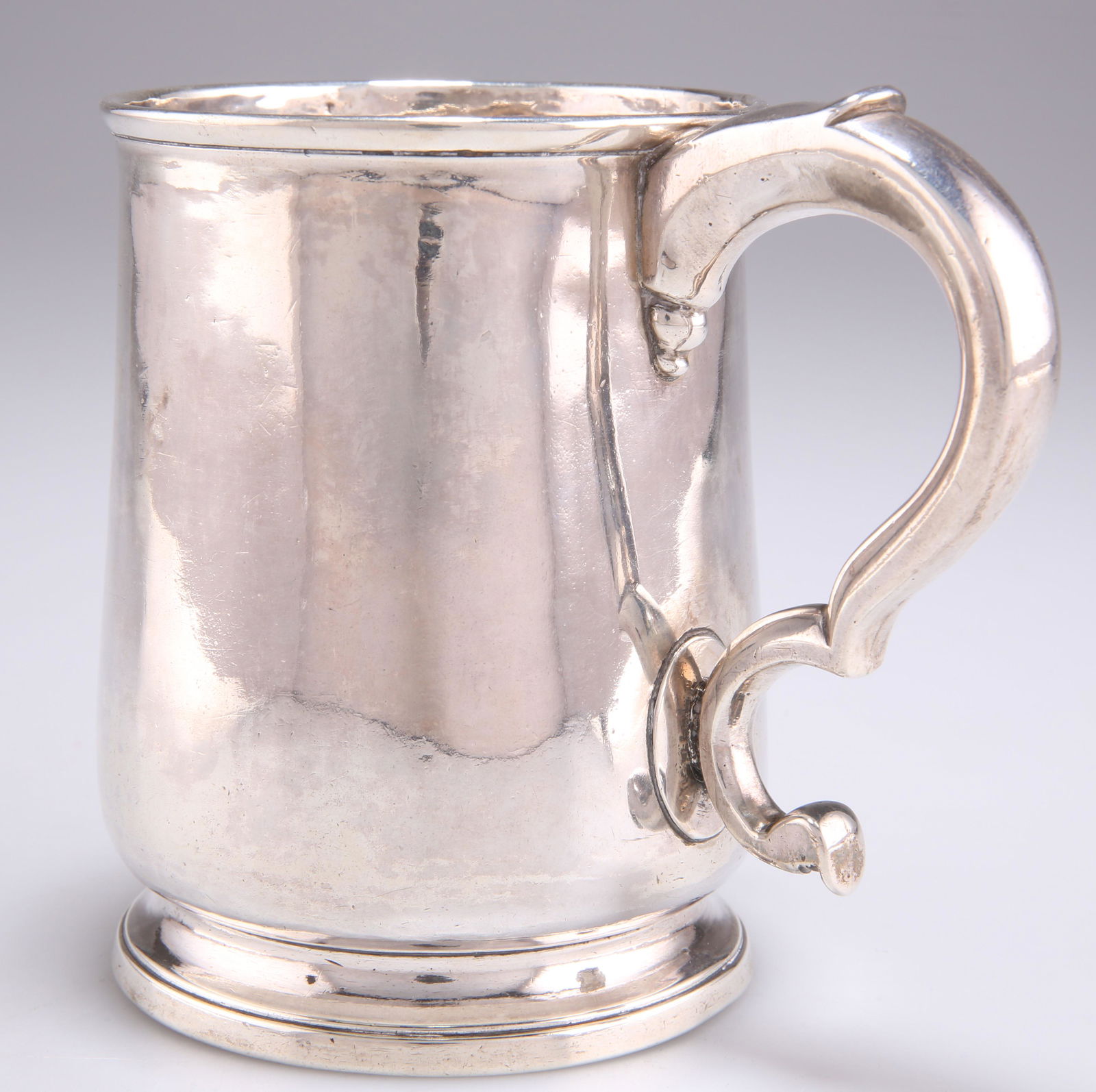 A GEORGE I SILVER PINT MUG (1 of 2)