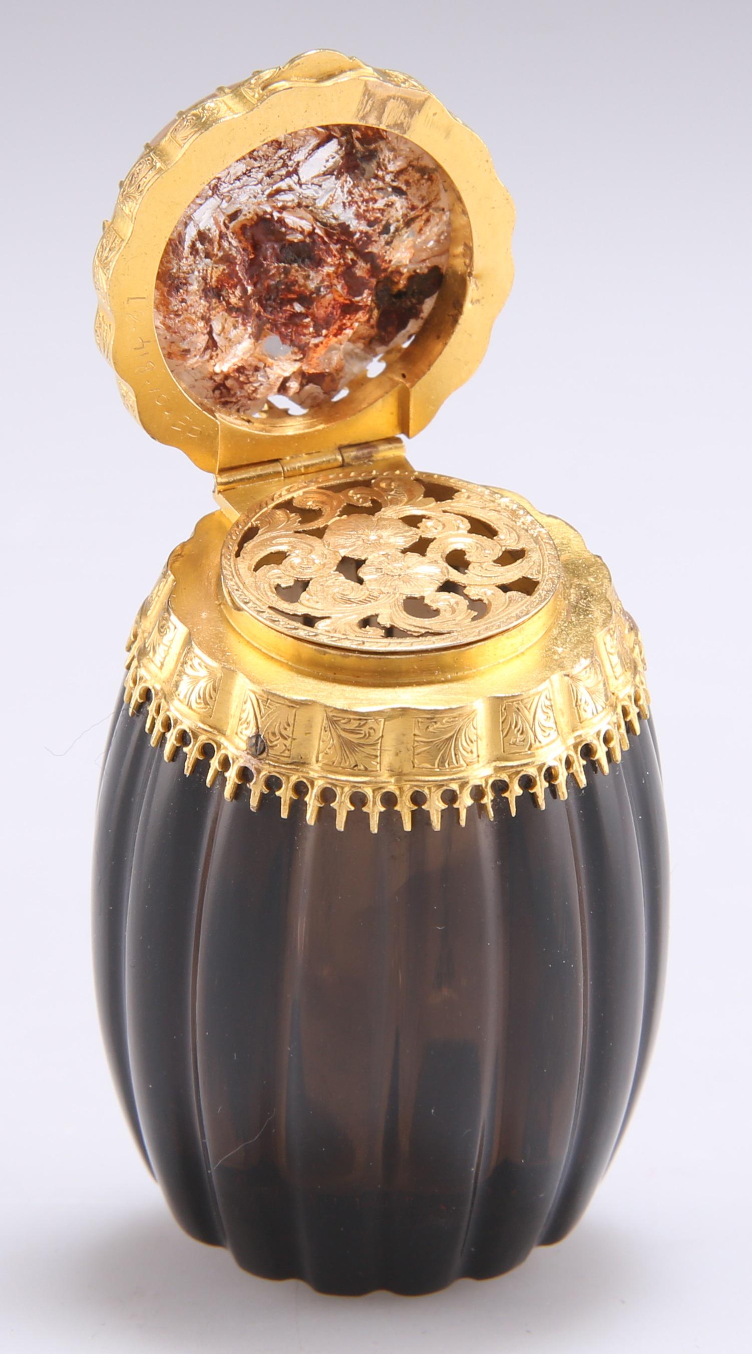 A FINE VICTORIAN GOLD-MOUNTED VINAIGRETTE (1 of 2)