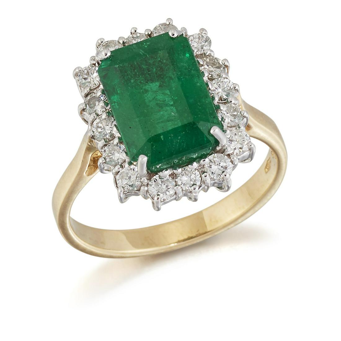 AN 18 CARAT GOLD EMERALD AND DIAMOND CLUSTER RING (1 of 1)