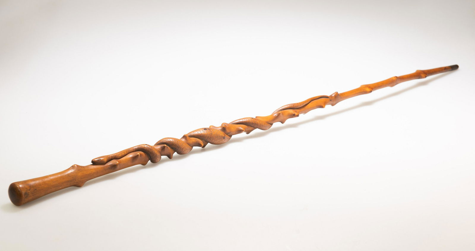 A 19TH CENTURY CARVED WALKING STICK (1 of 1)