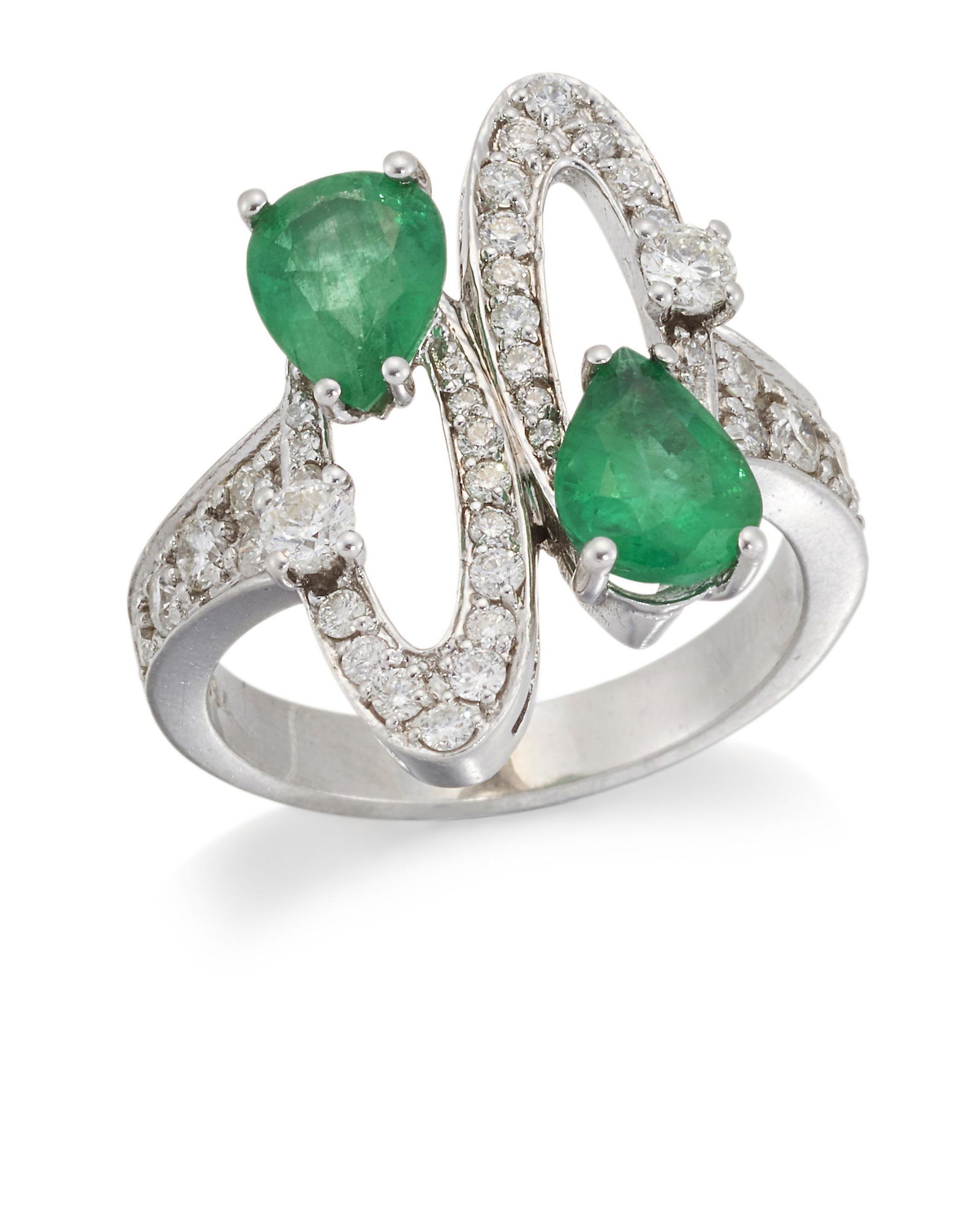 AN EMERALD AND DIAMOND DRESS RING (1 of 1)