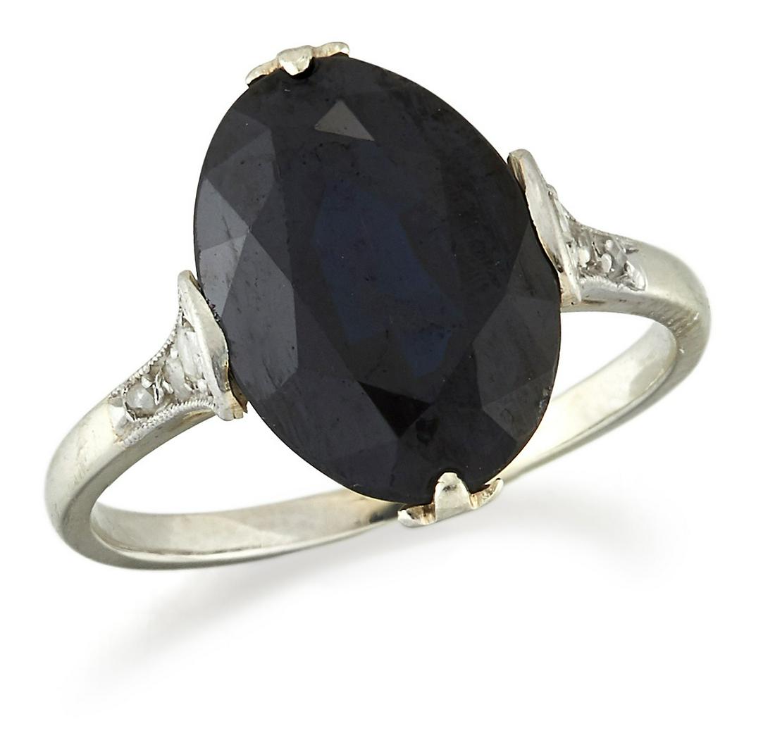 AN EARLY 20TH CENTURY SAPPHIRE AND DIAMOND RING (1 of 1)