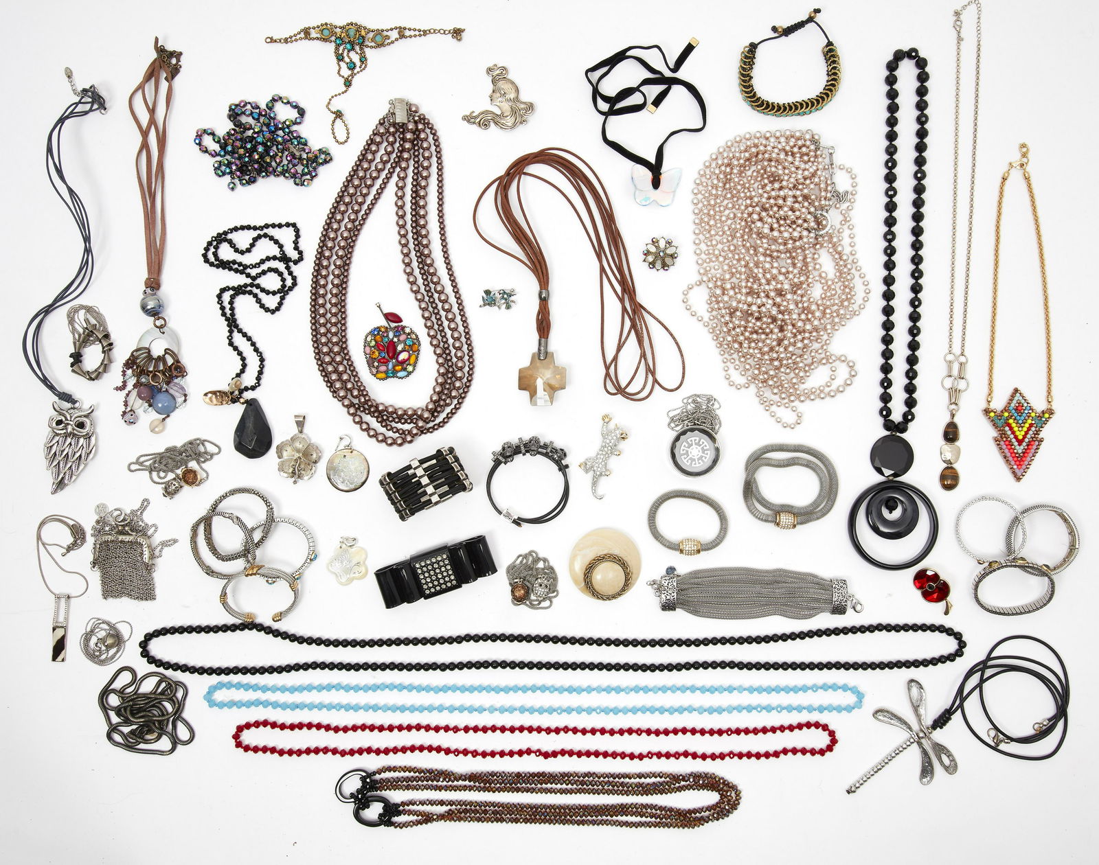 A QUANTITY OF COSTUME JEWELLERY (1 of 2)