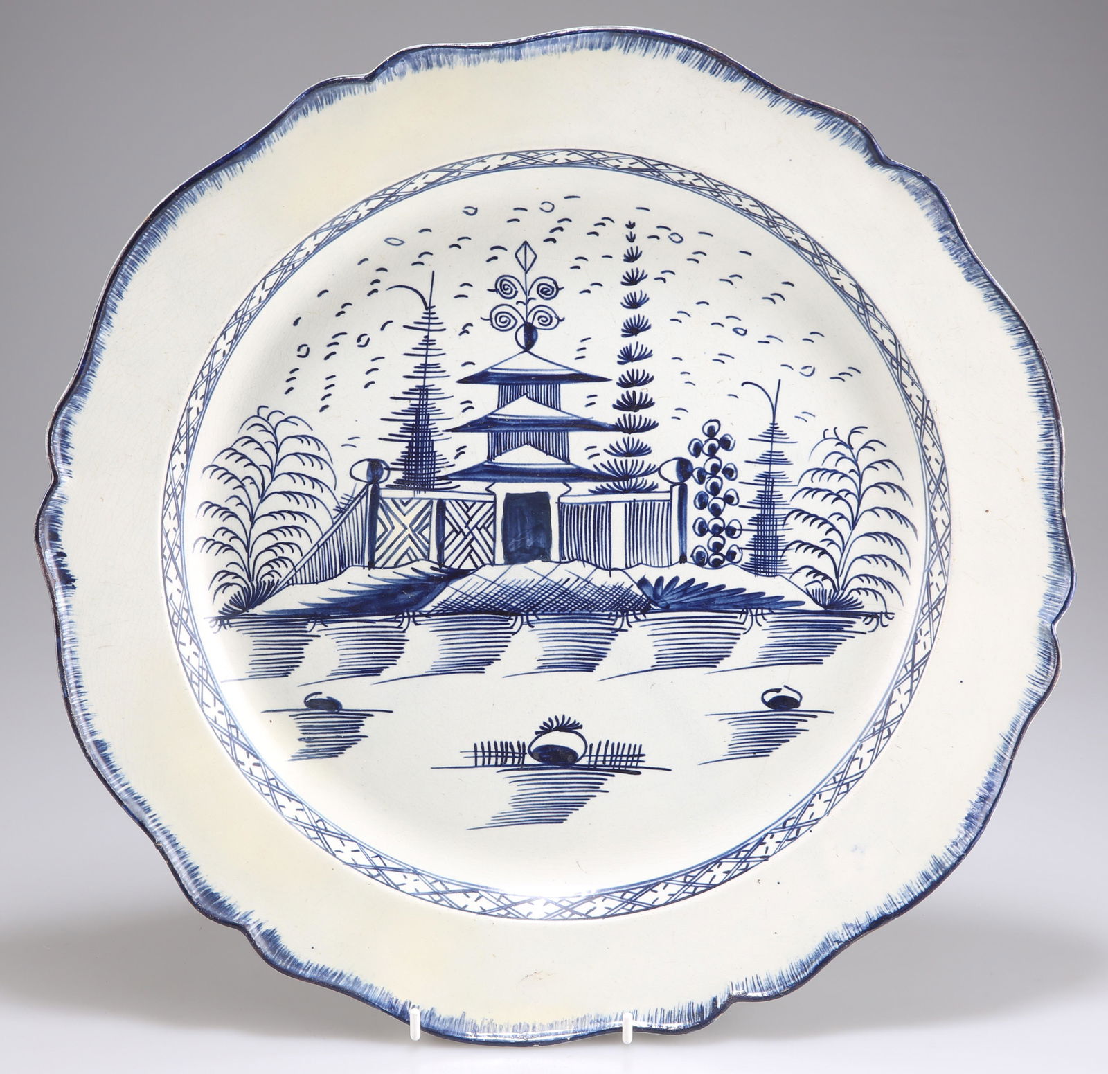 AN 18TH CENTURY LEEDS PEARLWARE CHARGER (1 of 2)