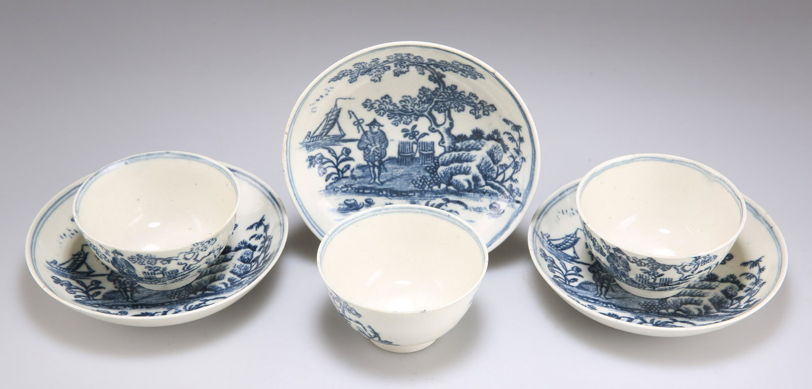 A SET OF THREE SETH PENNINGTON (LIVERPOOL) BLUE AND WHITE TEA BOWLS AND SAUCERS: c.1780, decorated in underglaze blue with the Fisherman pattern. (6) Saucers 12.5cm wide