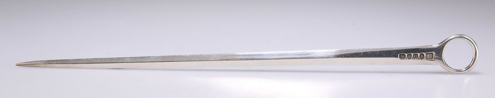 A GEORGE III SILVER MEAT SKEWER (1 of 2)
