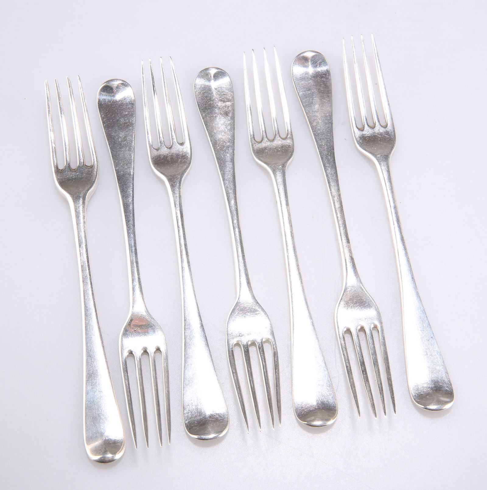 A SET OF SIX GEORGE III SILVER DESSERT FORKS AND AN ASSOCIATED FORK (1 of 2)