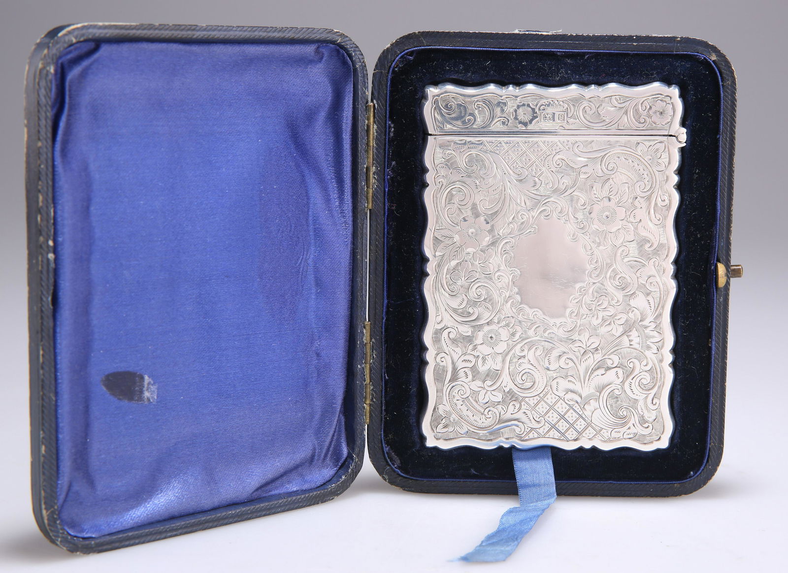 AN EDWARDIAN SILVER CARD CASE (1 of 4)