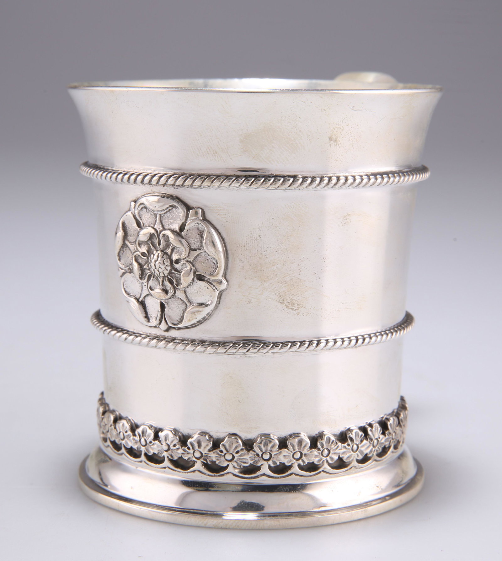 A GEORGE V SILVER MUG (1 of 2)