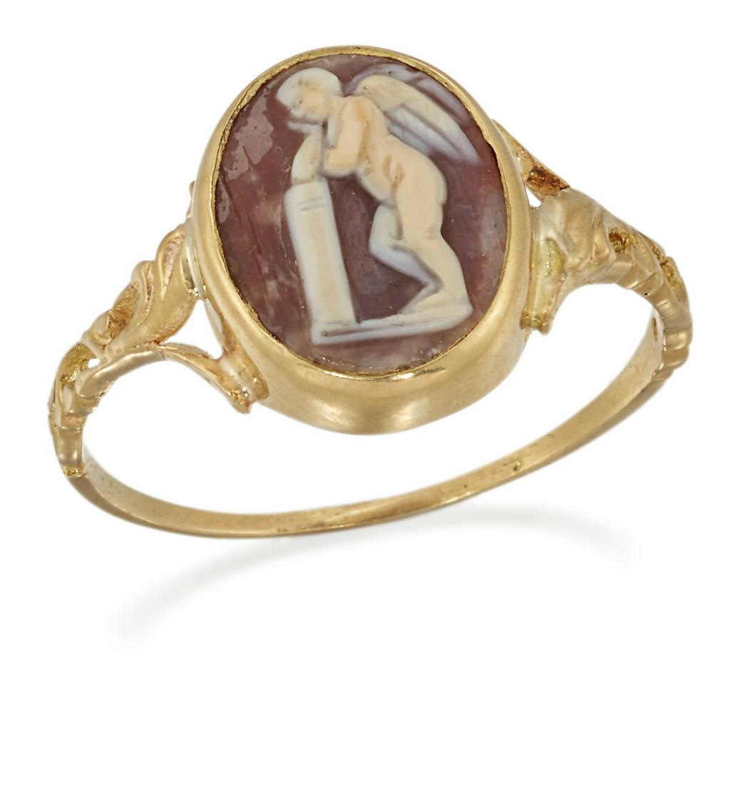 AN EARLY 19TH CENTURY SHELL CAMEO MOURNING RING (1 of 1)