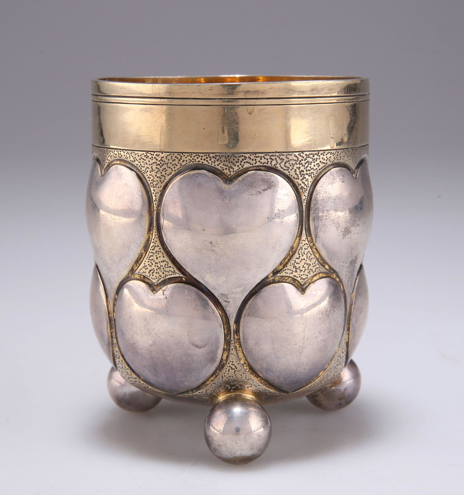 A VICTORIAN SILVER AND PARCEL-GILT SILVER BEAKER (1 of 3)