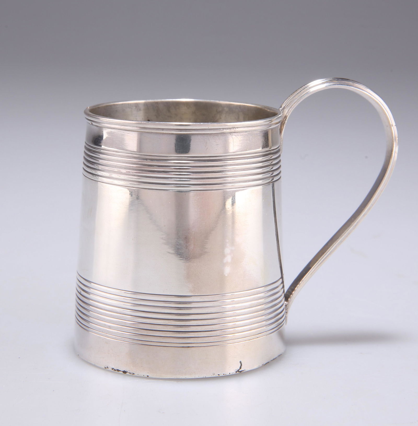 A GEORGE III SILVER MUG (1 of 3)