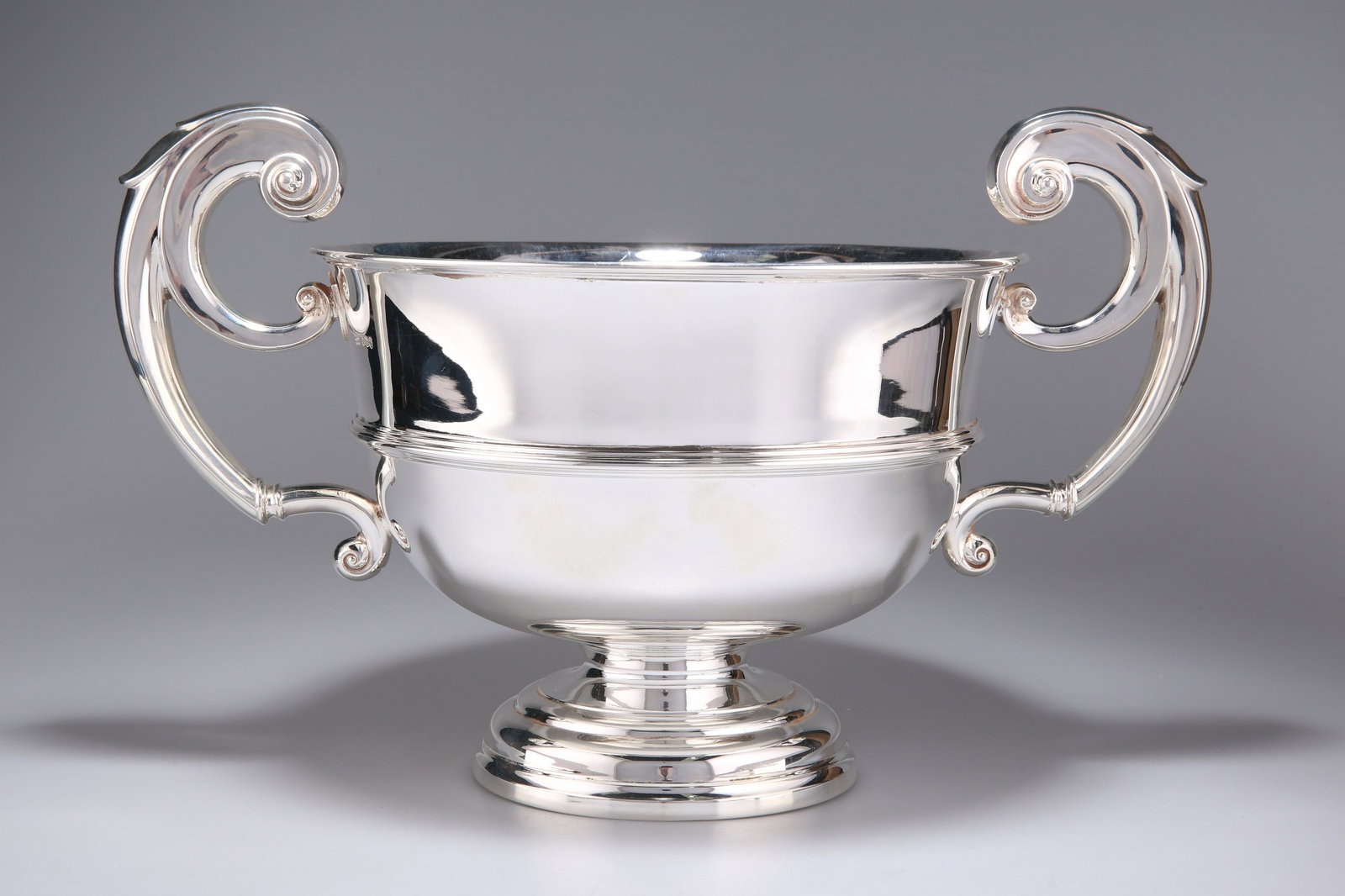 AN ELIZABETH II IMPRESSIVE SILVER TWIN-HANDLED TROPHY CUP (1 of 3)