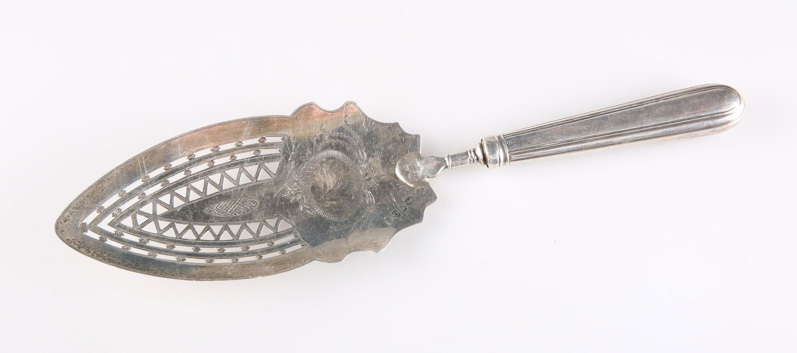 A GEORGE III SILVER FISH SLICE (1 of 3)
