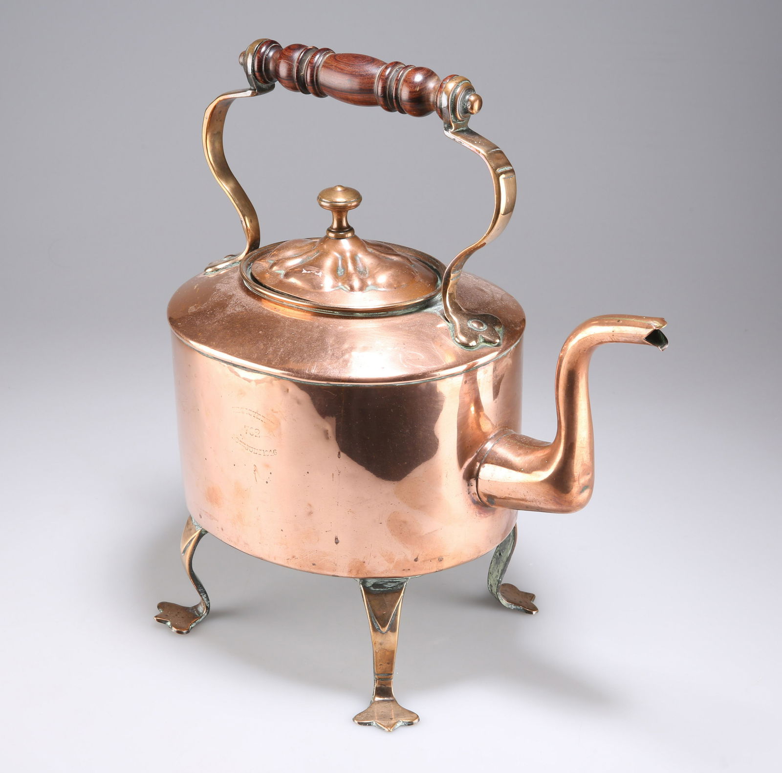 A MID-19TH CENTURY COPPER KETTLE (1 of 3)