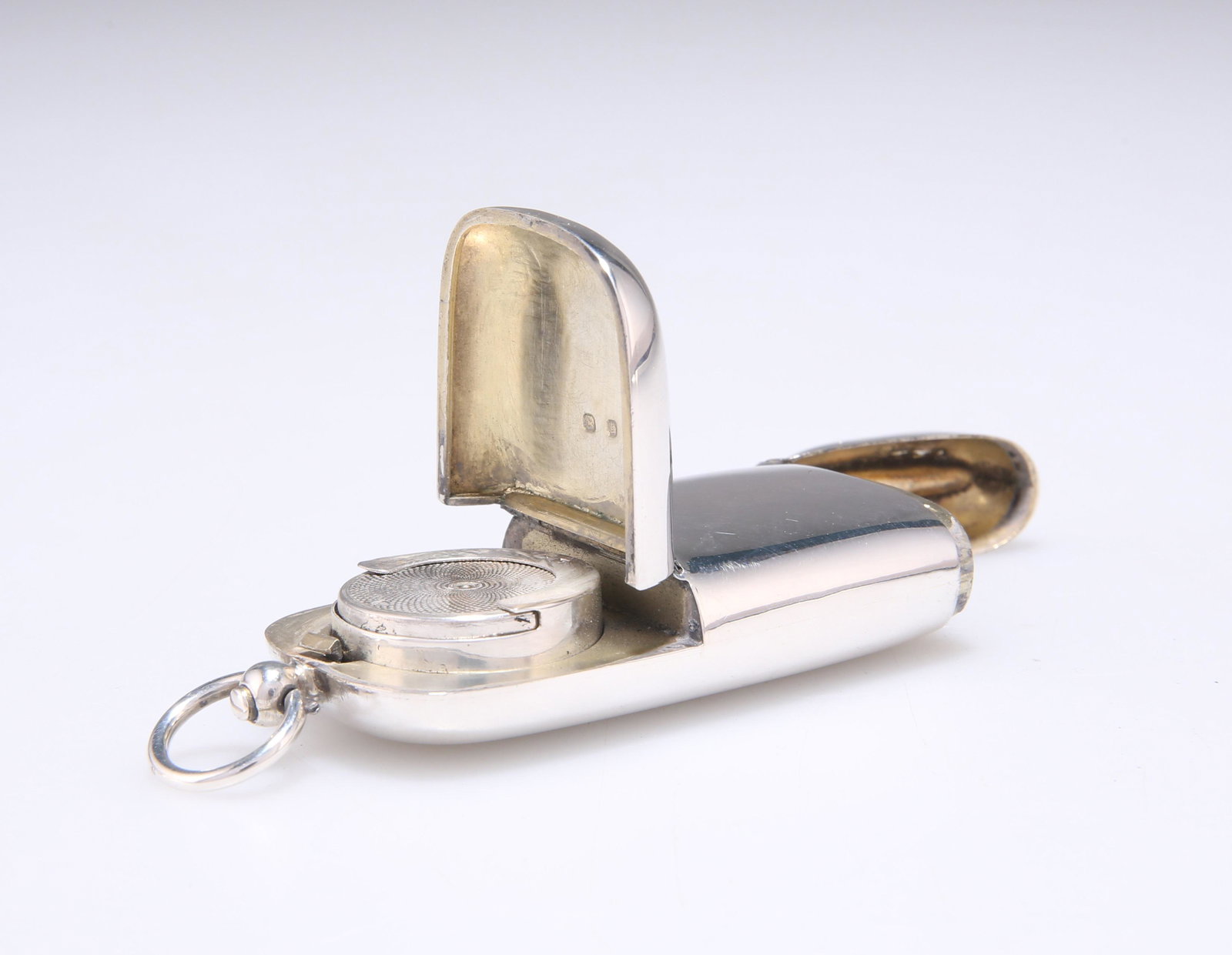A LATE VICTORIAN SILVER VESTA AND SOVEREIGN CASE COMBINATION (1 of 3)