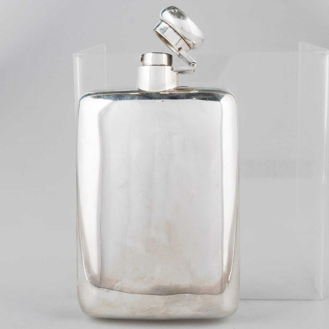 A GEORGE VI SILVER SPIRIT FLASK: A GEORGE VI SILVER SPIRIT FLASK by Deakin & Francis Ltd, Birmingham 1939, plain, shaped for the pocket, with hinged bayonet cap. 16cm high, 7.1 troy ounces Hallmarks on the flasks underside are cl