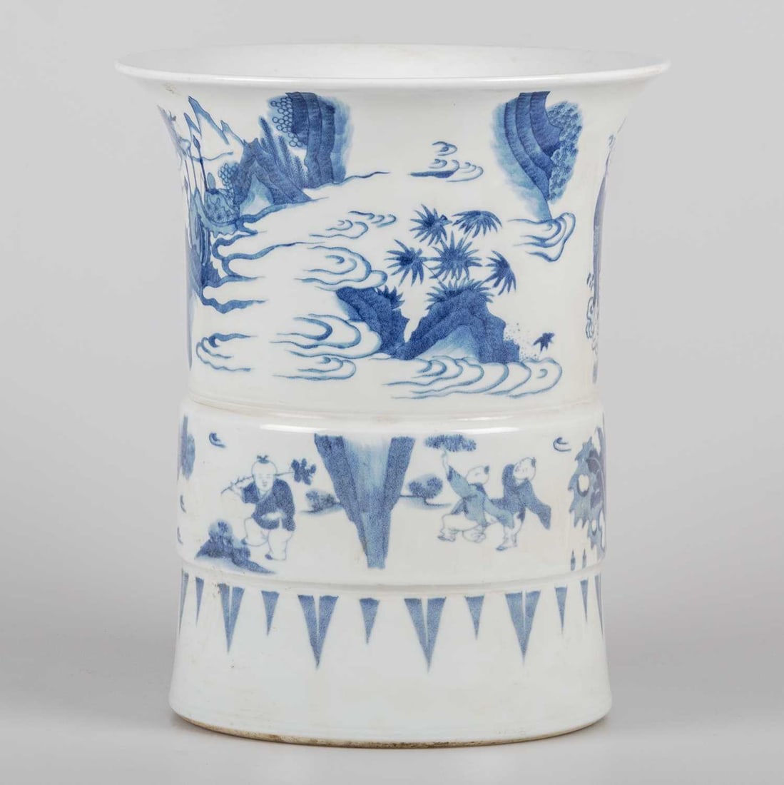 A VERY LARGE CHINESE BLUE AND WHITE BRUSHPOT (1 of 9)
