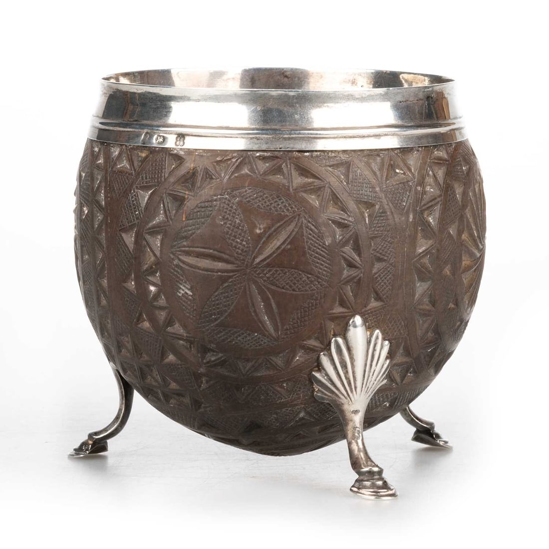 A GEORGE III SILVER-MOUNTED COCONUT CUP (1 of 2)