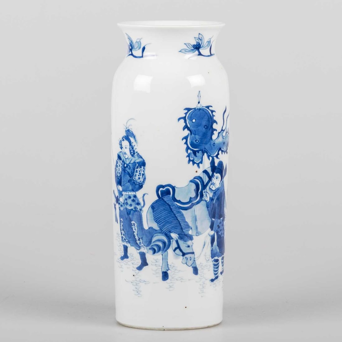 A CHINESE TRANSITIONAL BLUE AND WHITE SLEEVE VASE, 17TH CENTURY (1 of 9)