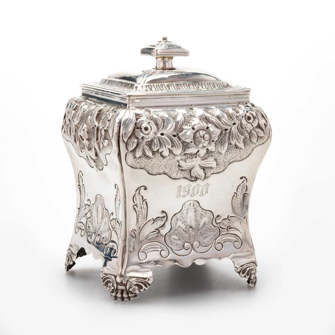 A GEORGE IV SILVER TEA CADDY (1 of 3)