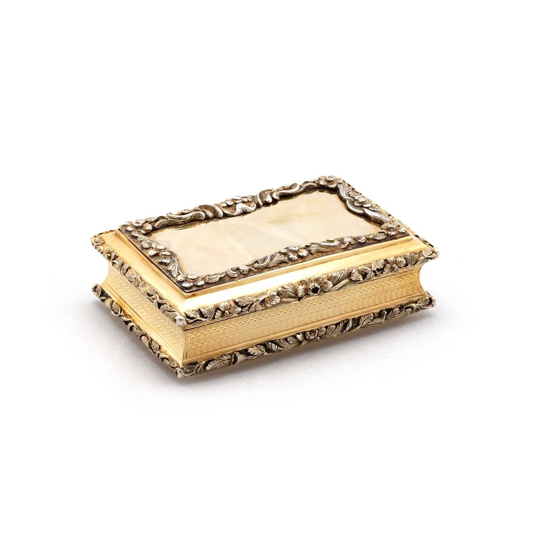 A WILLIAM IV SILVER-GILT SNUFF BOX (1 of 2)