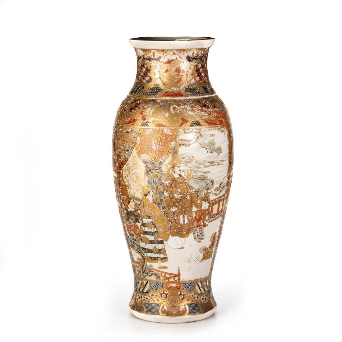 A LARGE SATSUMA VASE, MEIJI PERIOD, EARLY 20TH CENTURY (1 of 4)