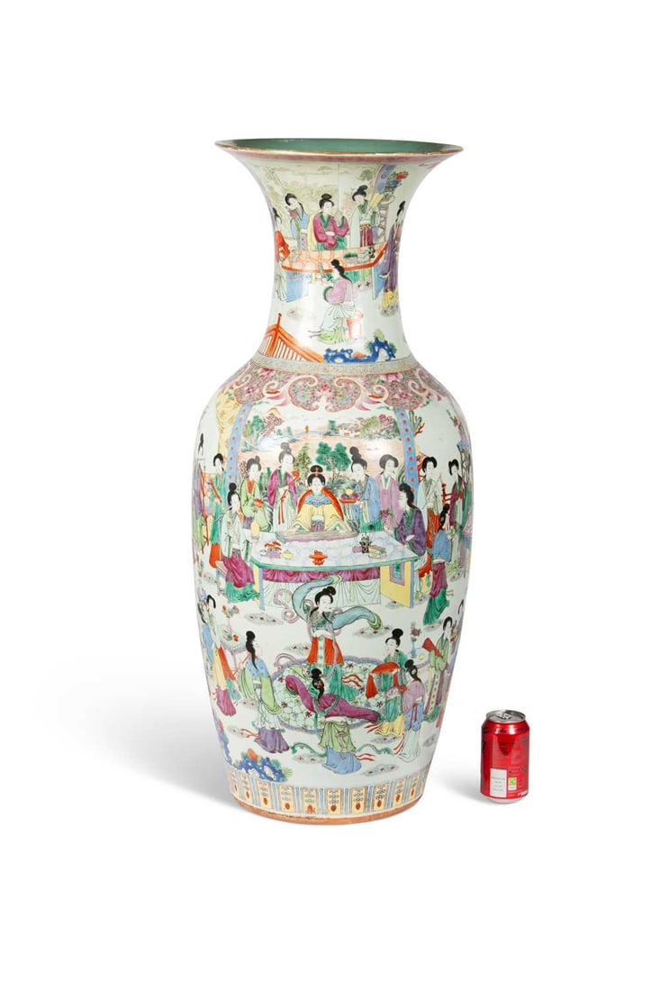 A LARGE CHINESE FAMILLE ROSE FLOOR VASE (1 of 5)