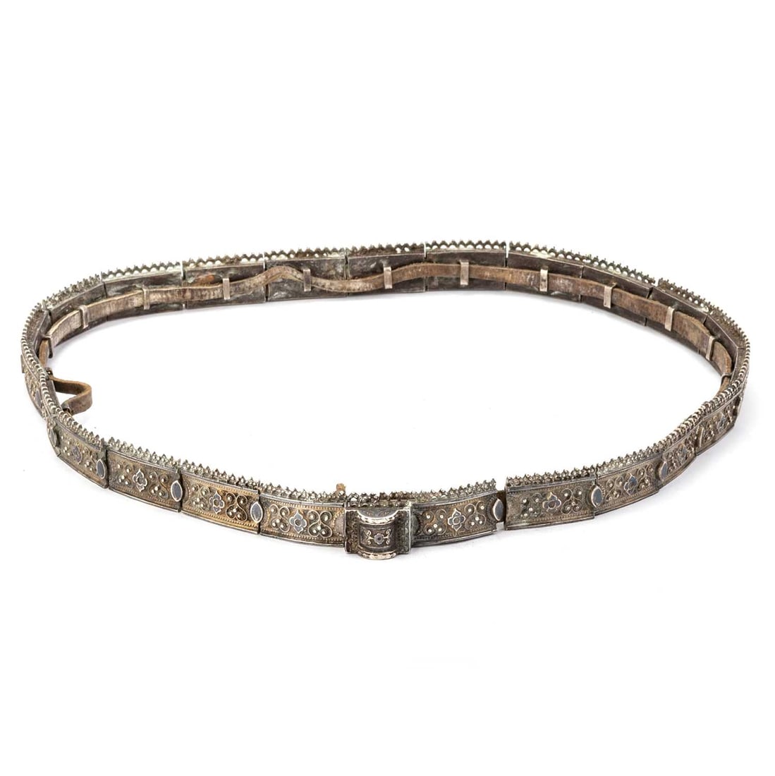 AN EARLY 20TH CENTURY RUSSIAN SILVER AND NIELLO BELT (1 of 5)