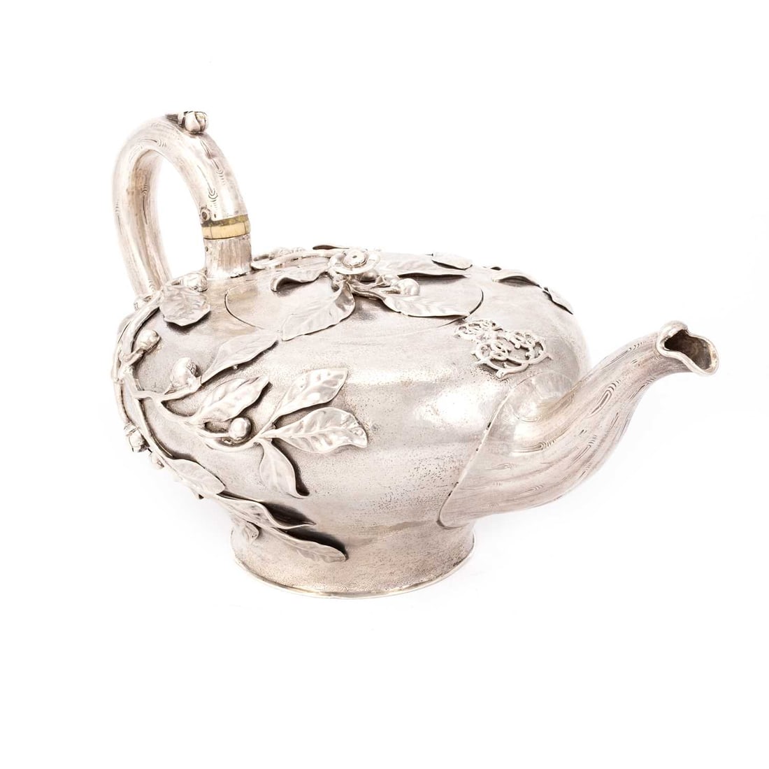 § AN EARLY VICTORIAN SILVER TEAPOT (1 of 2)