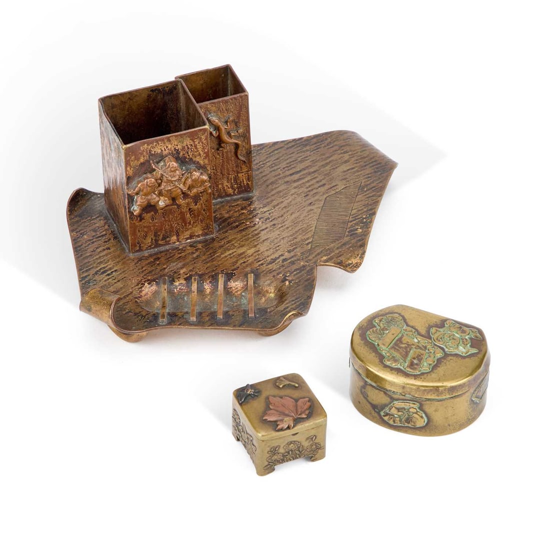 A JAPANESE METAL SMOKER'S STAND: A JAPANESE METAL SMOKER'S STAND together with a small Meiji Period square pill box applied with leaf and bee to cover, and another decorated in relief 20cm wide, pill boxes 3.5cm and 6cmQty: 3