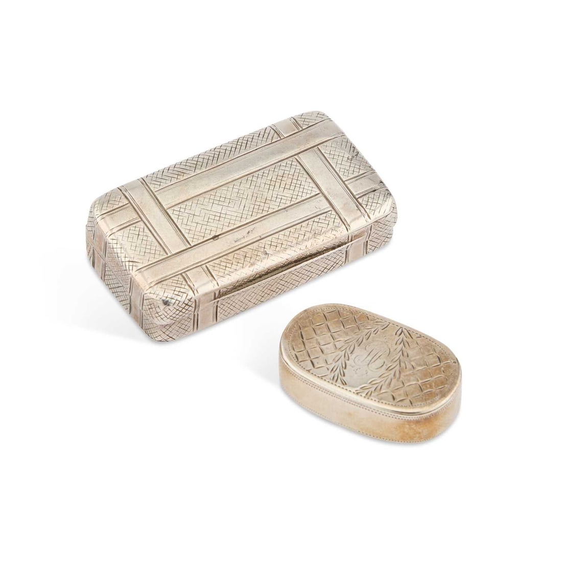 A GEORGE III SILVER PILL BOX: A GEORGE III SILVER PILL BOX maker IT, Birmingham 1802, of rounded rectangular form, the cover with engraved decoration and initials; together with a Georgian silver snuff box, marks indistinct, recta